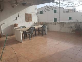 Casa a Campanet. Casa de pueblo con terraza y garaje.