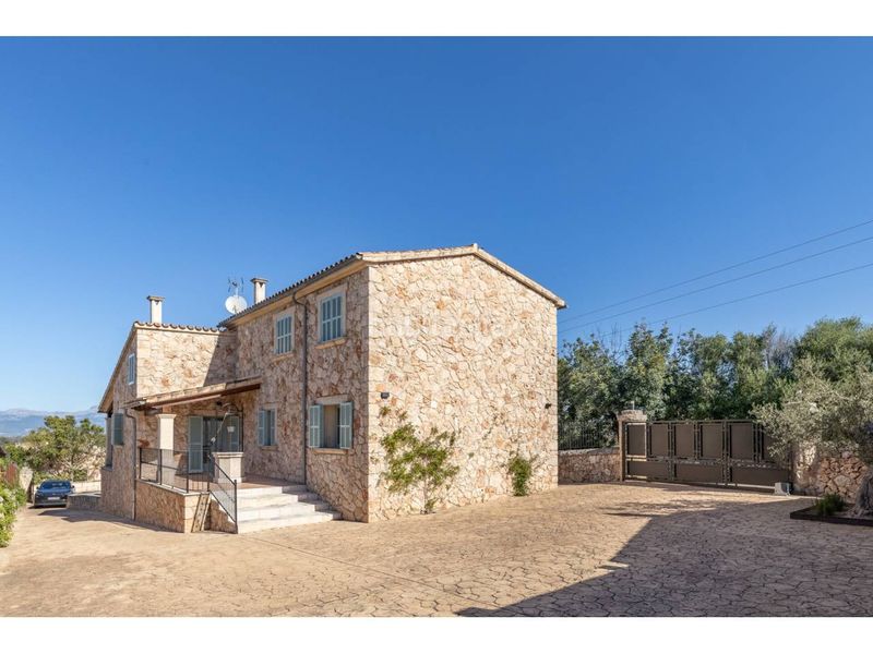 Foto f4262338-03f7-4010-b4d9-2131983fc20c. Casa amb aparcament a Sineu