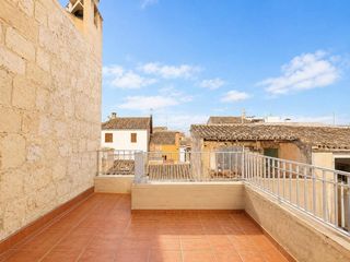 Haus in Sa Pobla. Casa de pueblo con patio y garaje