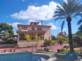 Xalet  Calle doctor vicente soler. Finca en villafranqueza.