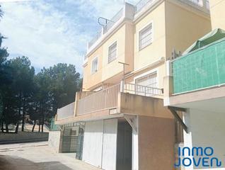 Dúplex  Carrer forn de vidre. Adosado en aguas de busot