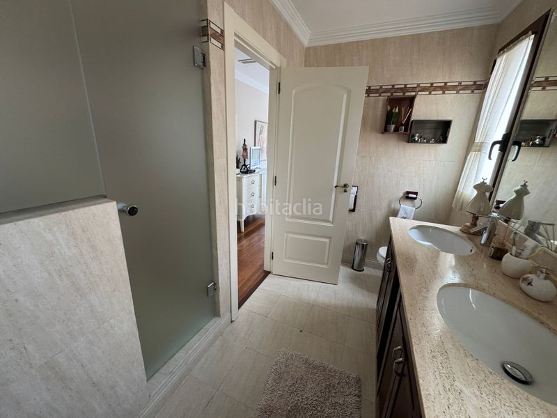Foto fa65e170-1775-482d-8282-ca484a16ff76. Chalet con camino riscaldamento parcheggio piscina in Alicante