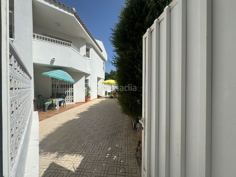 Foto 81cf0ff7-1ae0-4c75-ba0f-551a073dc2b5. Casa adossada amb aparcament piscina a Playa Muchavista Campello (el)