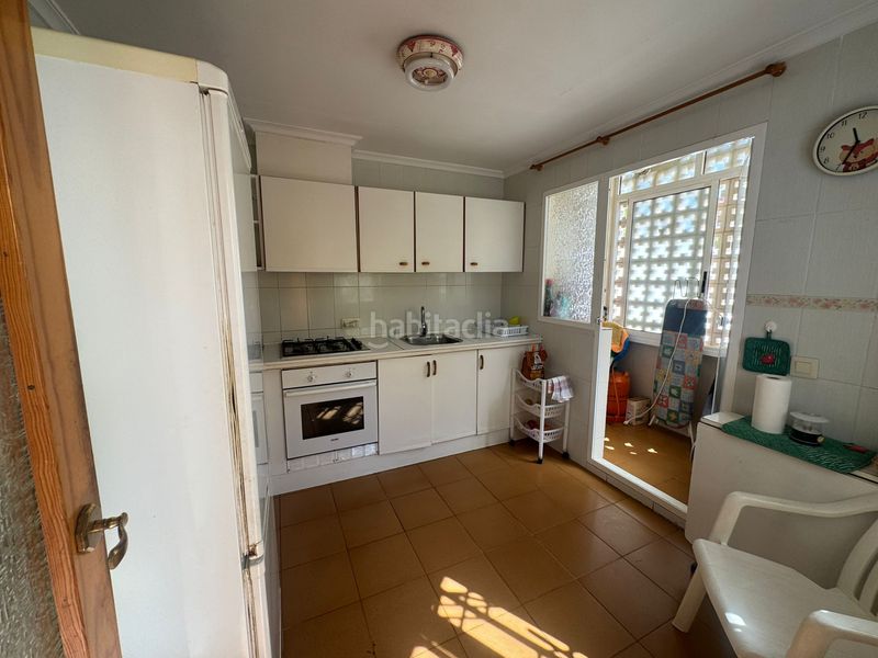 Foto c4d74e0c-68ca-4465-946d-f82ed5e09380. Casa adossada amb aparcament piscina a Playa Muchavista Campello (el)