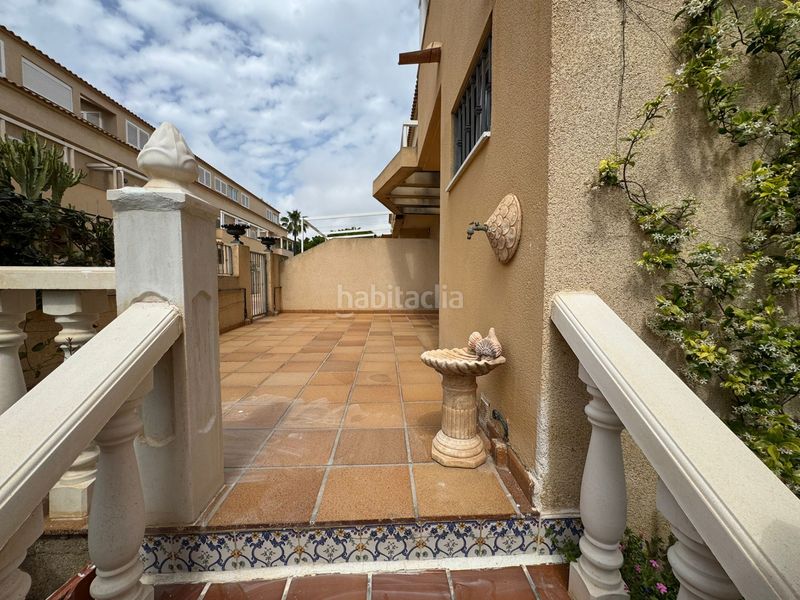 Foto 1f81404c-2d34-455b-8b09-d79783fff229. Casa adossada a calle versalles 7 a Playa Muchavista Campello (el)