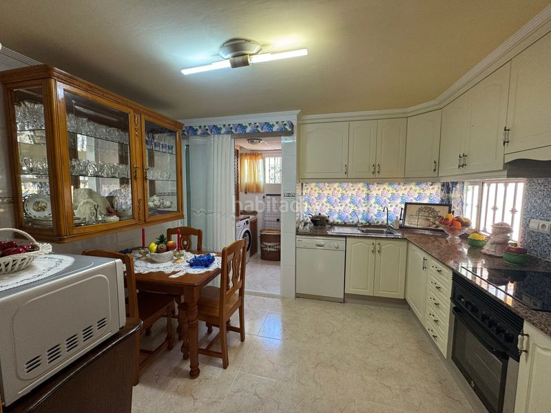 Foto 203f42fe-4773-4fb2-84b9-bfbbb0d78f88. Casa adossada a calle versalles 7 a Playa Muchavista Campello (el)