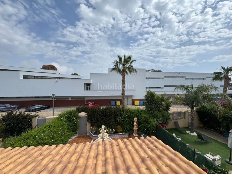 Foto 439866fc-a29c-4453-a160-e02118454260. Casa adossada a calle versalles 7 a Playa Muchavista Campello (el)