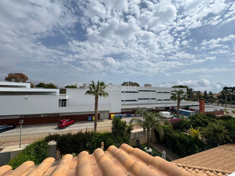 Foto 8f834e43-8784-4ecc-81ea-4c15a6862a46. Casa adossada a calle versalles 7 a Playa Muchavista Campello (el)