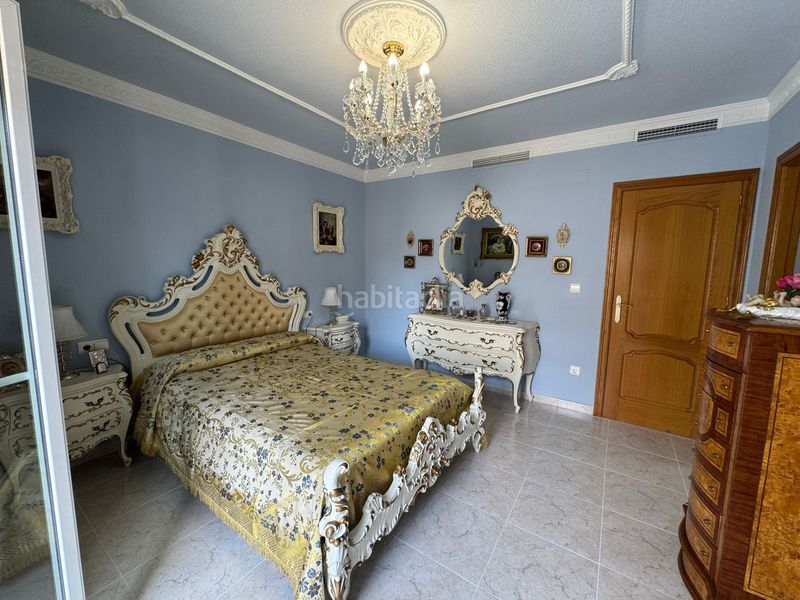 Foto c51a48d9-3b65-4a62-aef1-7f5503fa9df5. Casa adossada a calle versalles 7 a Playa Muchavista Campello (el)