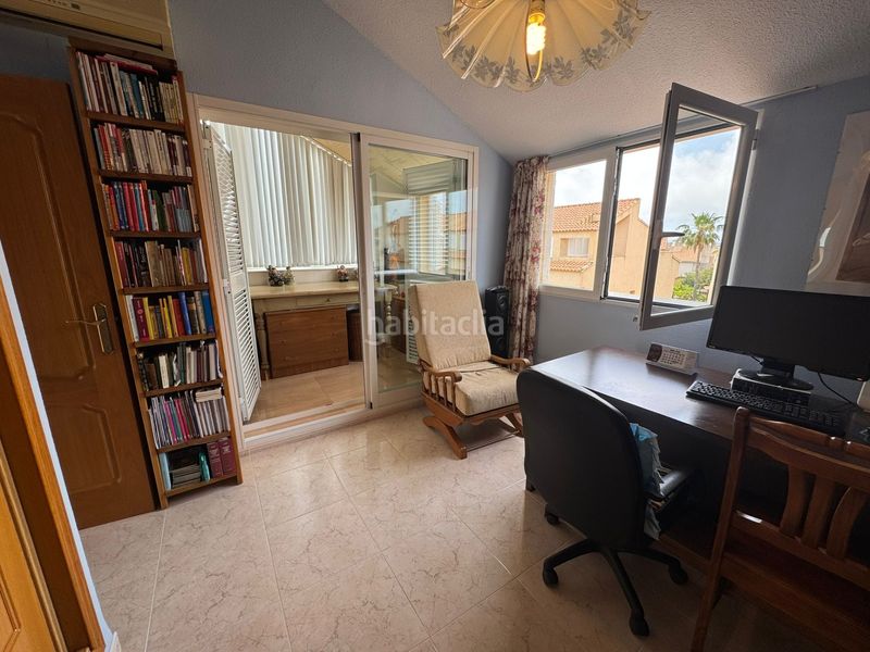 Foto c567bb69-b5cd-47c0-9f75-68f90fb5ee6c. Casa adossada a calle versalles 7 a Playa Muchavista Campello (el)
