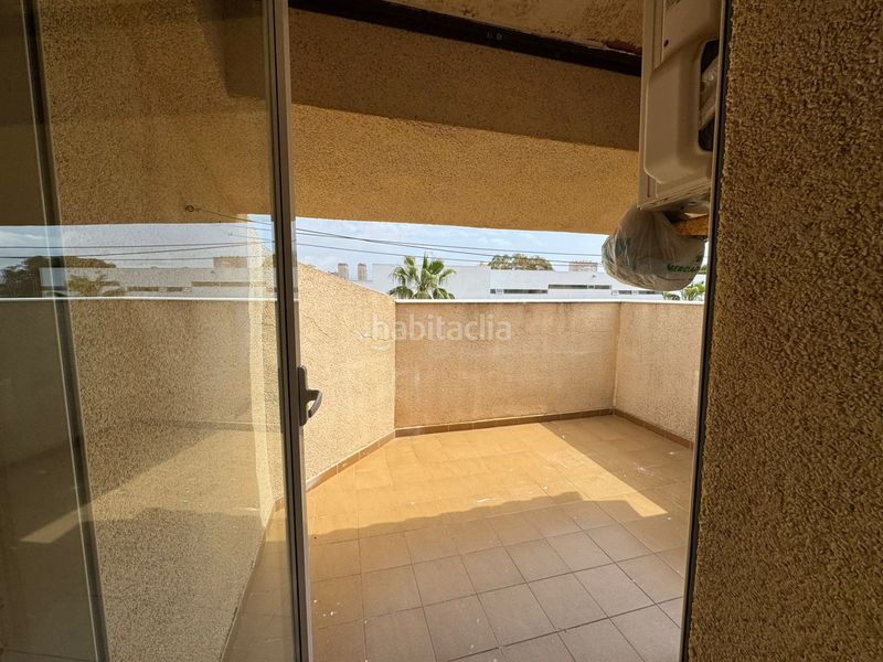 Foto dce5f3ce-dd94-44af-8e52-44f4ce30857f. Casa adossada a calle versalles 7 a Playa Muchavista Campello (el)