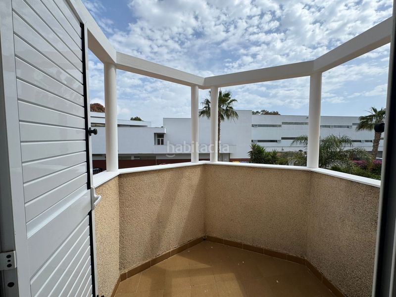 Foto e827a85c-aaa7-4028-ba0c-2d51a71f208a. Casa adossada a calle versalles 7 a Playa Muchavista Campello (el)