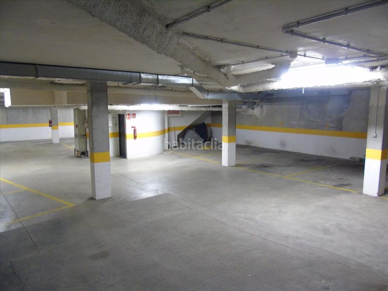 Foto 40cf1da1-f010-4667-9211-e21f3b28b8f7. Aparcament cotxe a Manlleu