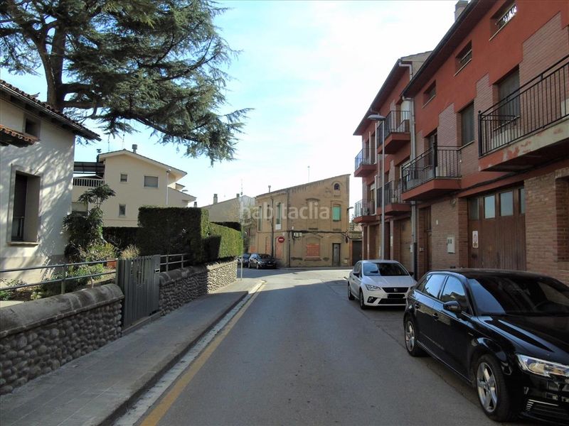 Foto 96a2916e-a355-4763-888c-bf00ed043577. Aparcament cotxe a Manlleu