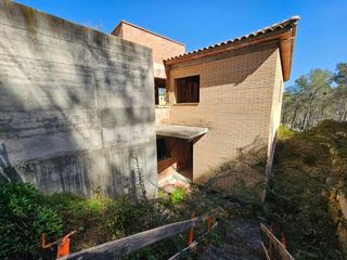 Casa a Carrer del cometa, olivella, spain. Casa en construcci�n paralizada en olivella
