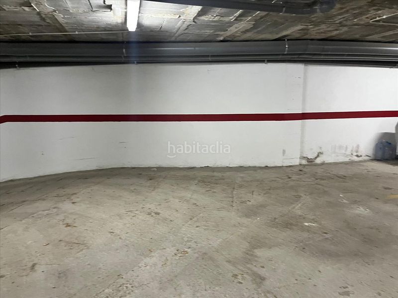 Foto d5034a94-6c28-4a2e-8abd-b5cbca94f375. Parking coche en comerc en Guardiola de Berguedà