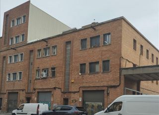 Fabrikhalle in Centre. Nave industrial en carretera del mig   hospitalet de llobregat l