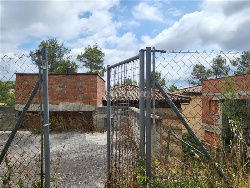 Foto ca030ff0-8283-4639-b8d0-c5d78188c766. Casa en carrer del cometa casa en construcción en Olivella