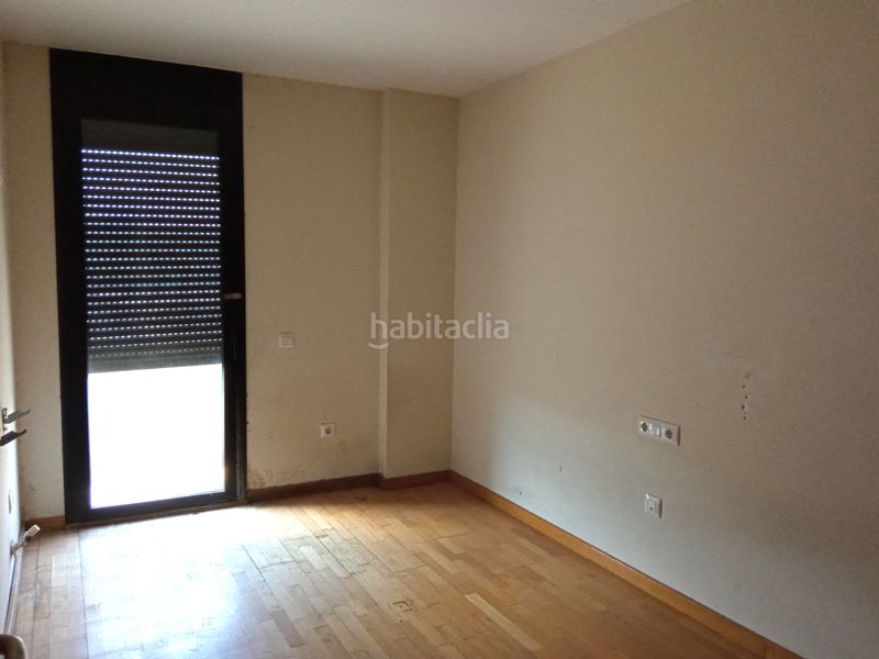 Foto 566c1da6-91fb-4ba0-bd32-6930be01bab1. Edifici a carrer de celdoni guixà a Llevant Igualada