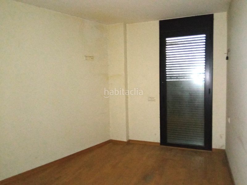 Foto 74d4bafe-f0d1-40fb-a32a-f699ef01d2ce. Edifici a carrer de celdoni guixà a Llevant Igualada