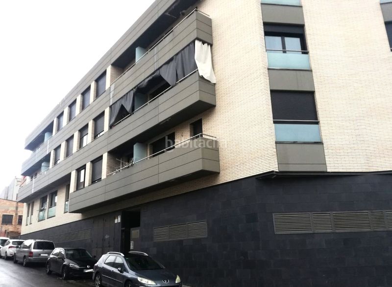 Foto c4be8fff-ab05-49c8-a222-a9bad343d8e6. Edifici a carrer de celdoni guixà a Llevant Igualada