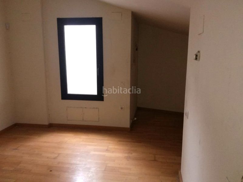 Foto c6d6f066-52d1-45b3-9a44-b451cde188d4. Edifici a carrer de celdoni guixà a Llevant Igualada