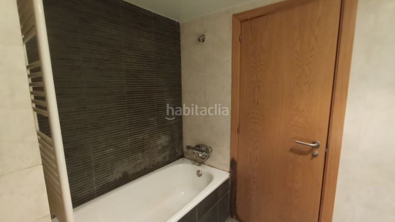 Foto d860dcc0-d931-4b10-b7cc-75f5e4645b22. Edifici a carrer de celdoni guixà a Llevant Igualada