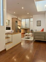 Miete Appartement in Carrer de la creu dels molers, barcelona, spain. Alquiler planta baja con terraza calle creu dels molers