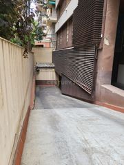 Aparcament cotxe a Carrer de Carrencà, Barcelona, Spain