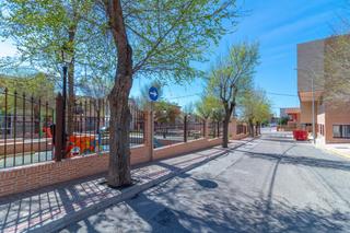Terreny residencial a Calle fuente 7. Parcela de esquina con gran fachada en el parque del pilar de re