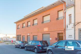 Casa en Aover de Tajo. Edificio de 3 plantas, con 341m2, en pleno centro de aover de t