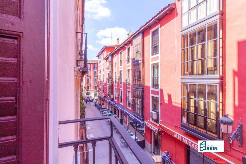 Foto dcdb0f9b-0bac-4326-b43c-89d8ad3d7fba. Piso en calle de las conchas 1 exclusivo piso nuevo con mas de 100m2 con grandes ventanales a la calle. en Madrid