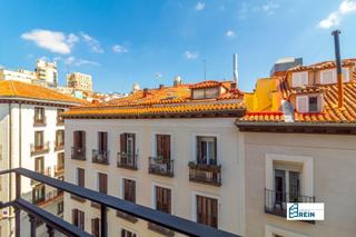 Pis en Calle de las conchas 1. Exclusivo piso nuevo con mas de 100m2 con grandes ventanales a l