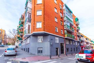 Pis  Calle almazan. Piso exterior en planta baja con 63m2 haciendo esquina frente al