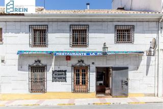 Casa  Calle jose antonio. Vivienda y local en la plaza de recas. invierte en tu futuro.