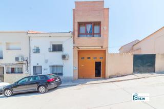 Casa adossada en Calle del cerro 7. Chalet en yunclillos de reciente construccin.