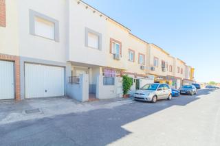 Casa adossada  Monaco. Chalet  en venta  calle mónaco, magán toledo