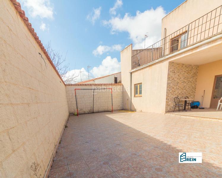 Foto 0b3ac34a-1b53-4c30-ac00-a1dbead96da3. Chalet casa de 2 plantas . en Añover de Tajo