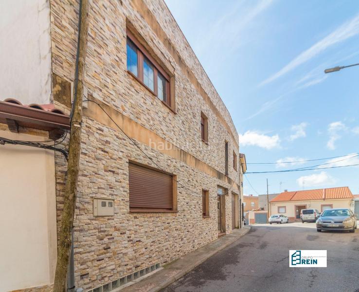 Foto 13b809e8-0e3a-42f2-8615-12fba1de5792. Chalet casa de 2 plantas . en Añover de Tajo