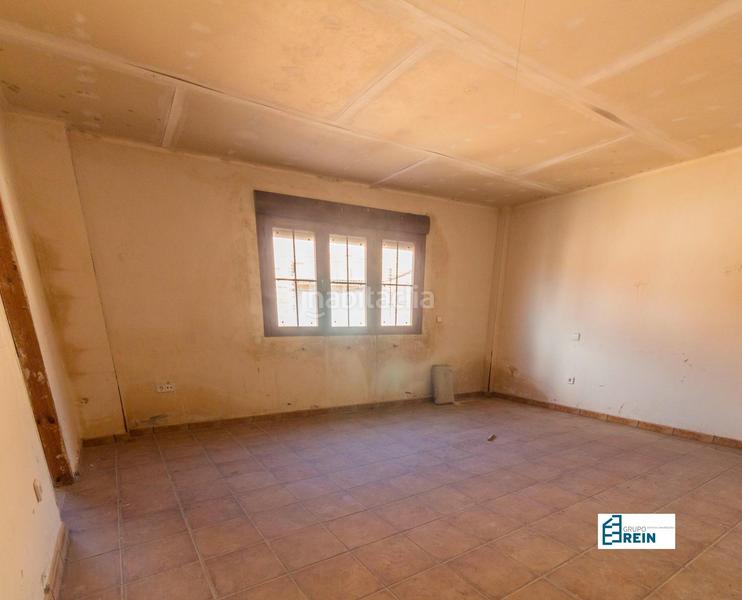 Foto 53c7cfbc-2fcf-44d2-a9b8-d682a9b05951. Chalet casa de 2 plantas . en Añover de Tajo