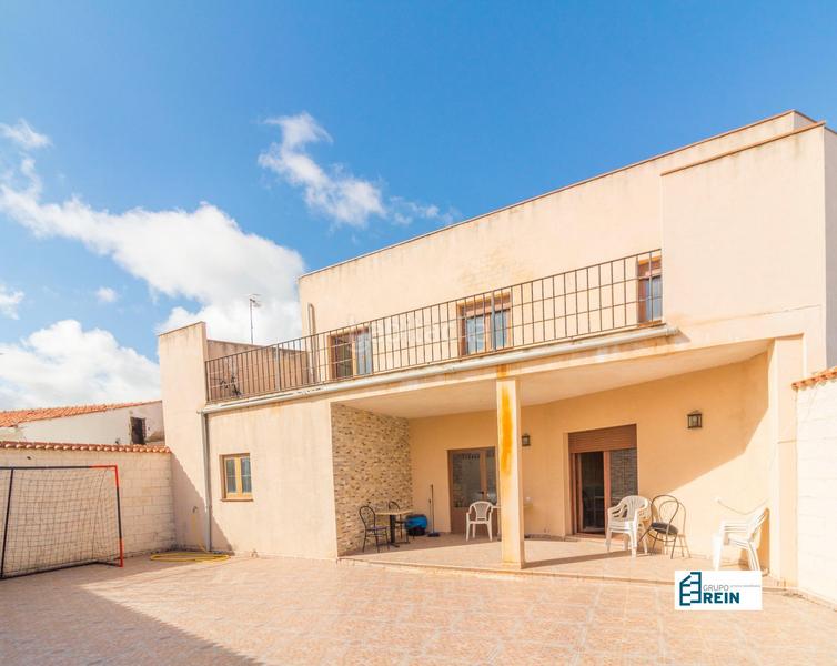 Foto 8f394d8b-2f85-46a4-882c-a392ad3c6965. Chalet casa de 2 plantas . en Añover de Tajo