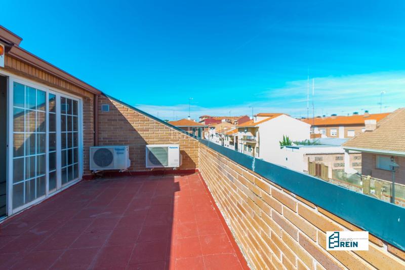 Foto 83bbfc4a-9228-46be-9164-647c0c0fcb56. Chalet dans calle carmen 42 dans Yuncler