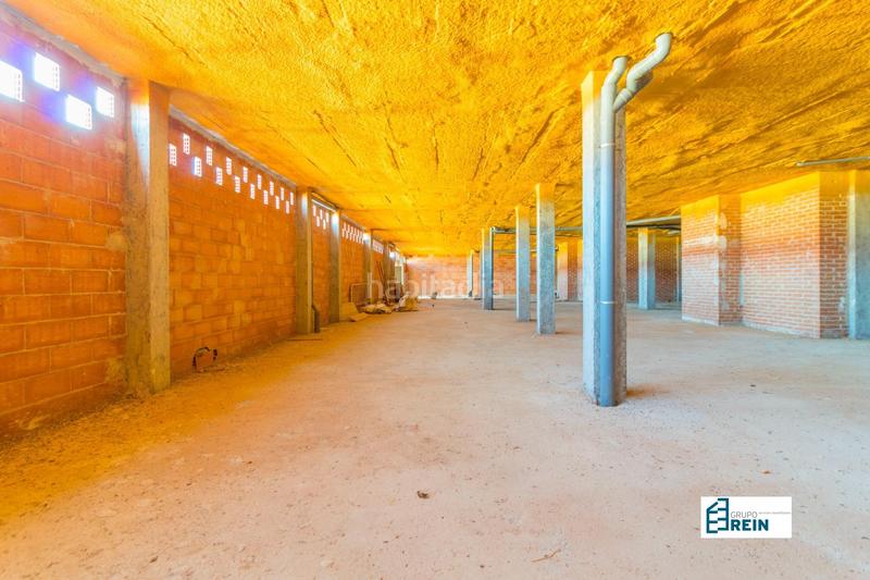 Foto f170d68b-2a60-45e6-aa26-1de04c8e4cc5. Local comercial a calle dulcinea 11 a Recas