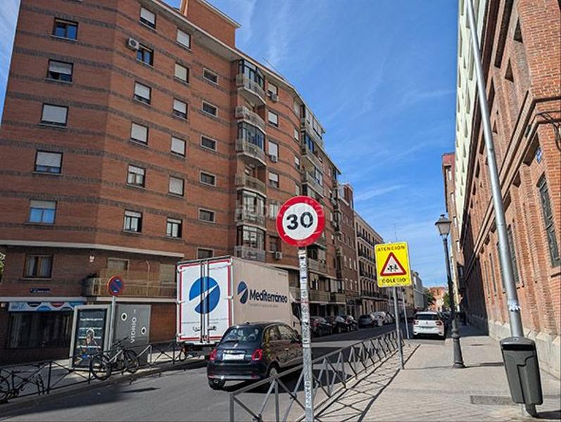 Foto b9118284-397a-4def-a4b2-0f6a525be000. Local comercial a Embajadores-Lavapiés Madrid