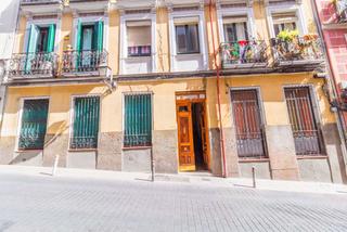 Pis a Calle del olivar 37. Tu piso en el corazón de madrid luminoso piso en lavapiésembajad