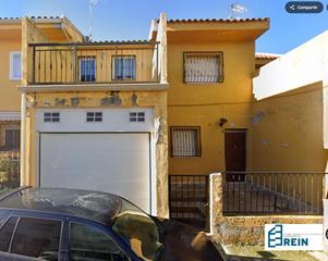 Casa adossada a Recas. Oportunidad chalet adosado en recas en periodo de subasta