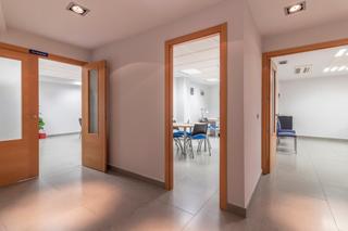 Rent Office space in Generalisimo 2. Despacho profesional con todos los servicios incluidos