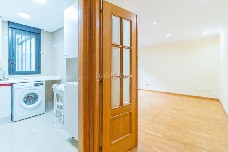 Foto 2334f646-0fa8-4833-a498-4a5a3739c808. Pis a calle de raimundo fernández villaverde 43 a Madrid