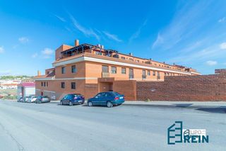 Appartement  Calle dulcinea. Piso de 3 dormitorios y 2 baños con plaza de garaje en una de la