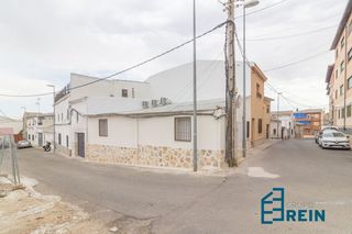 House  Calle villanueva 19. Gran casa de pueblo en el centro de recas 414 m de parcela con p